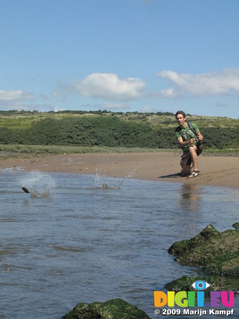 SX07946 Wouko skipping stone on Ogmore River